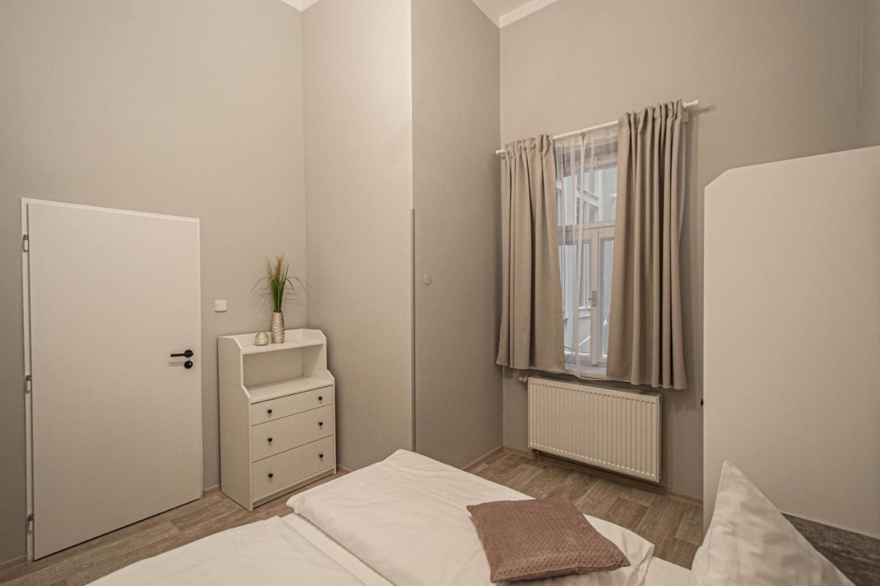 Sightseeing Apartment By Ruterra Прага Экстерьер фото